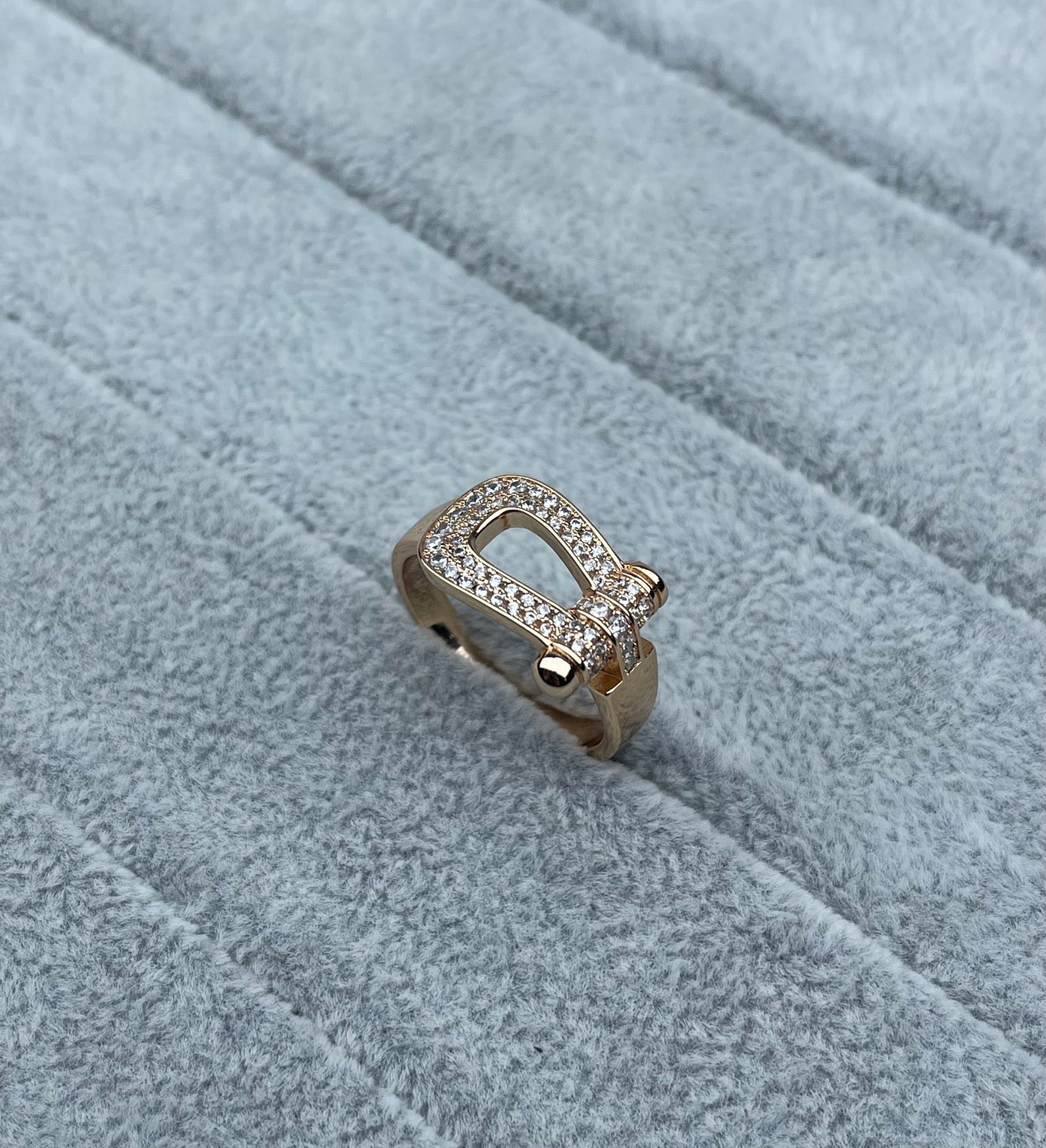 [Rose Tomorrow]Wide Hoof-Shaped Diamond-Studded Ring
