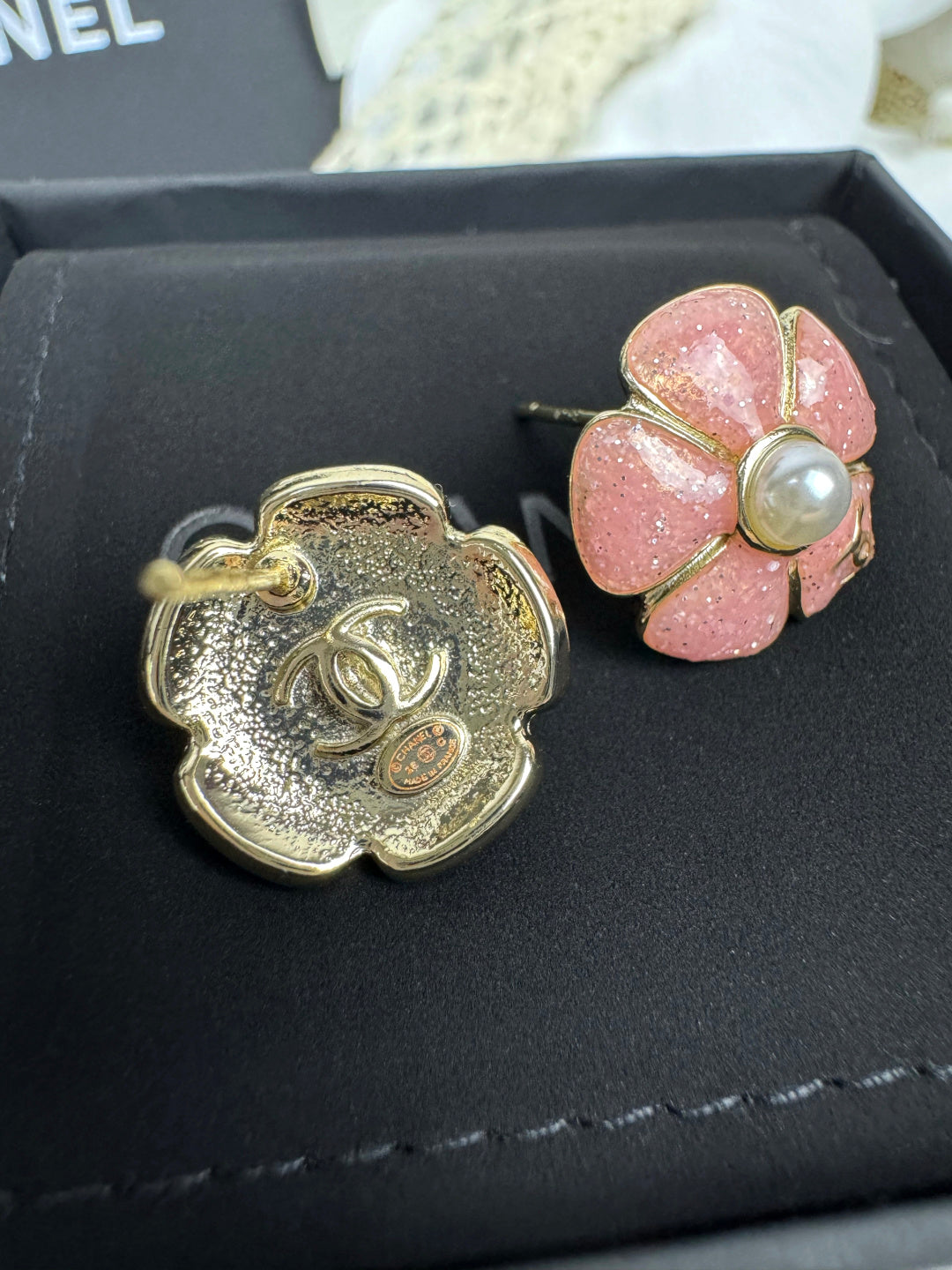 [Rose Tomorrow]26C Pink Camellia Pearl Enamel Stud Earrings