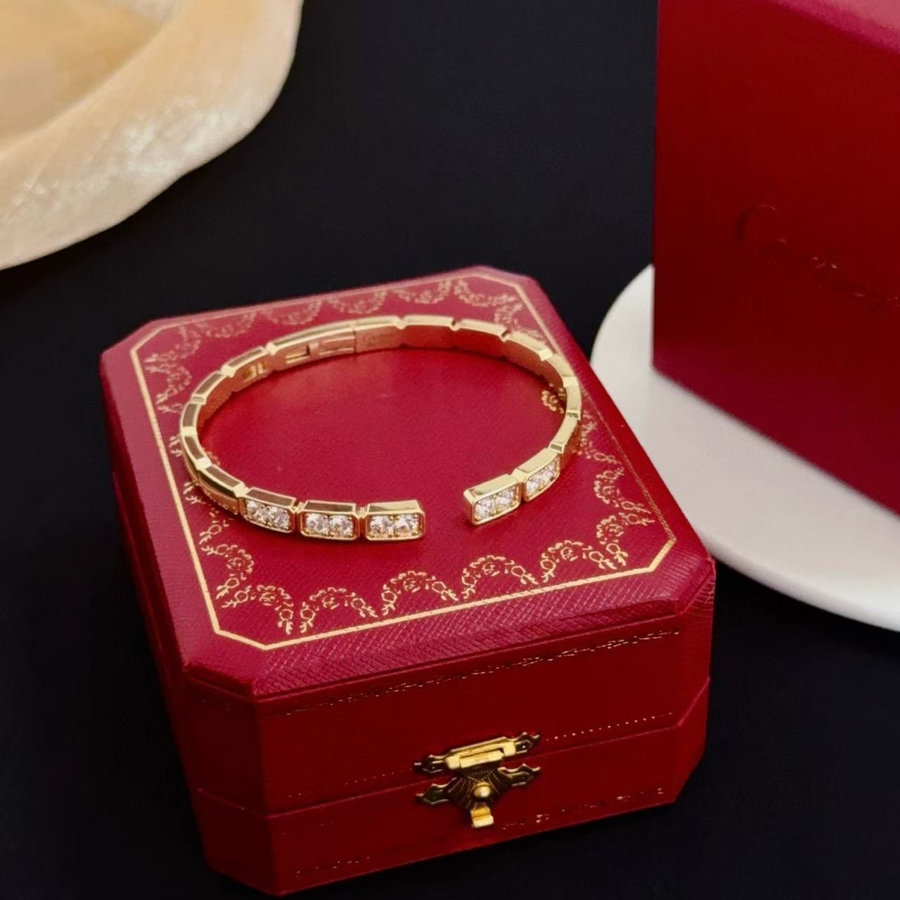 [Rose Tomorrow jewelrys]LOVE DIAMOND OPEN  BRACELET